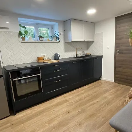 Home-in Apartma *
